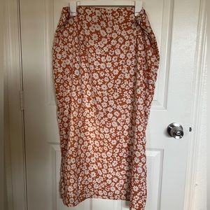 Floral Print Skirt w/ Leg Slit